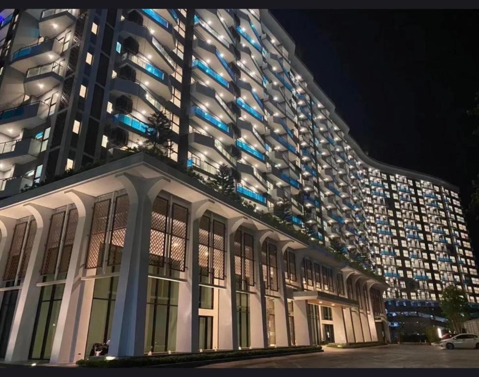 Апартаменты The Astra Sky River Chiangmai_Sky Pool_Old City Чиангмай Экстерьер фото