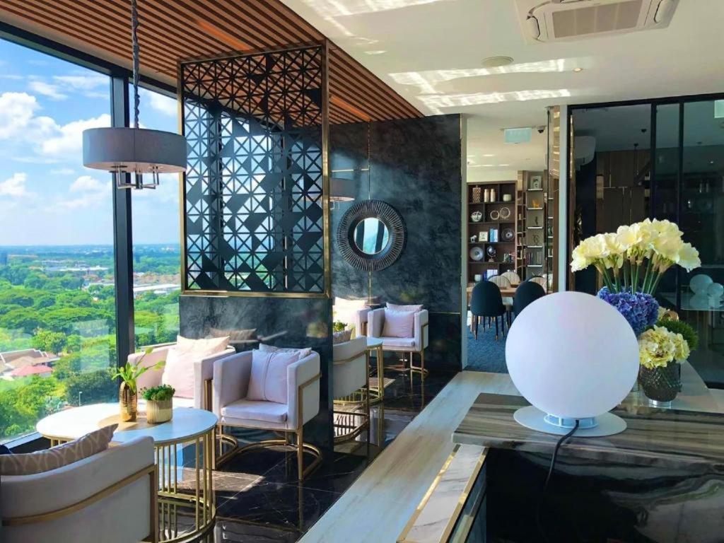 Апартаменты The Astra Sky River Chiangmai_Sky Pool_Old City Чиангмай Экстерьер фото