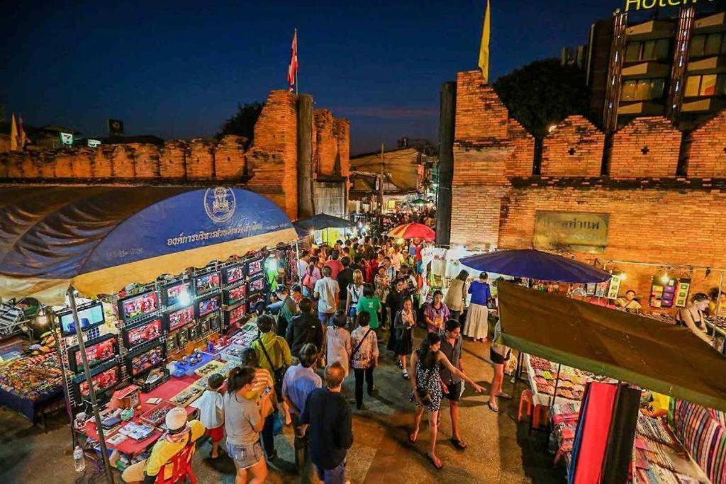 Апартаменты The Astra Sky River Chiangmai_Sky Pool_Old City Чиангмай Экстерьер фото